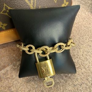 LOUIS VUITTON Authentic Gold Lock & Key Bracelet